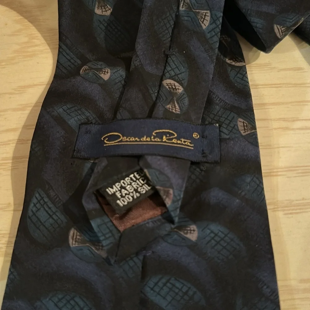 Oscar de la renta tie